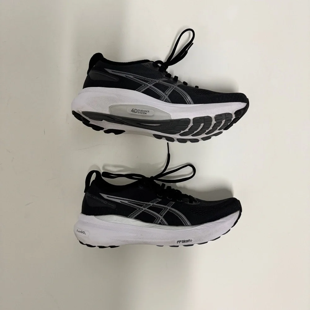 ASICS - Gel Kayano 31 Women’s  Running Shoes in Black and White